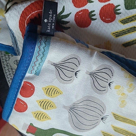 ♠️🍅Kate Spade Kitchen Towels & Mitts Set - Picture 3 of 9
